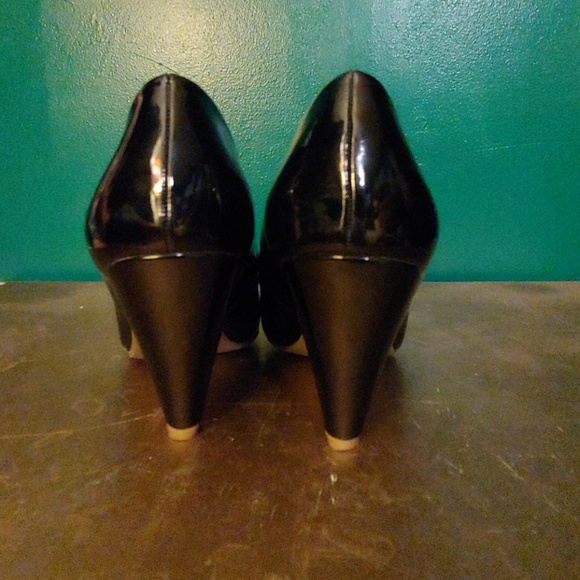 VLV faux patent leather kitten heel pump - Picture 4 of 5